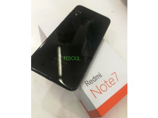 Redmi Note 7 black Version Global. (128GB/4GB Ram) Caméra 48Mp . battery 4000mah . État : 10/10 avec accessoires. 2 cart sim.