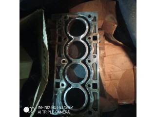 Demi moteur d'une voiture Ford Fiesta 2012
