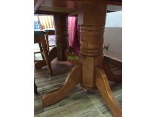 Salle à manger table en bois massif + 6 chaises en velours